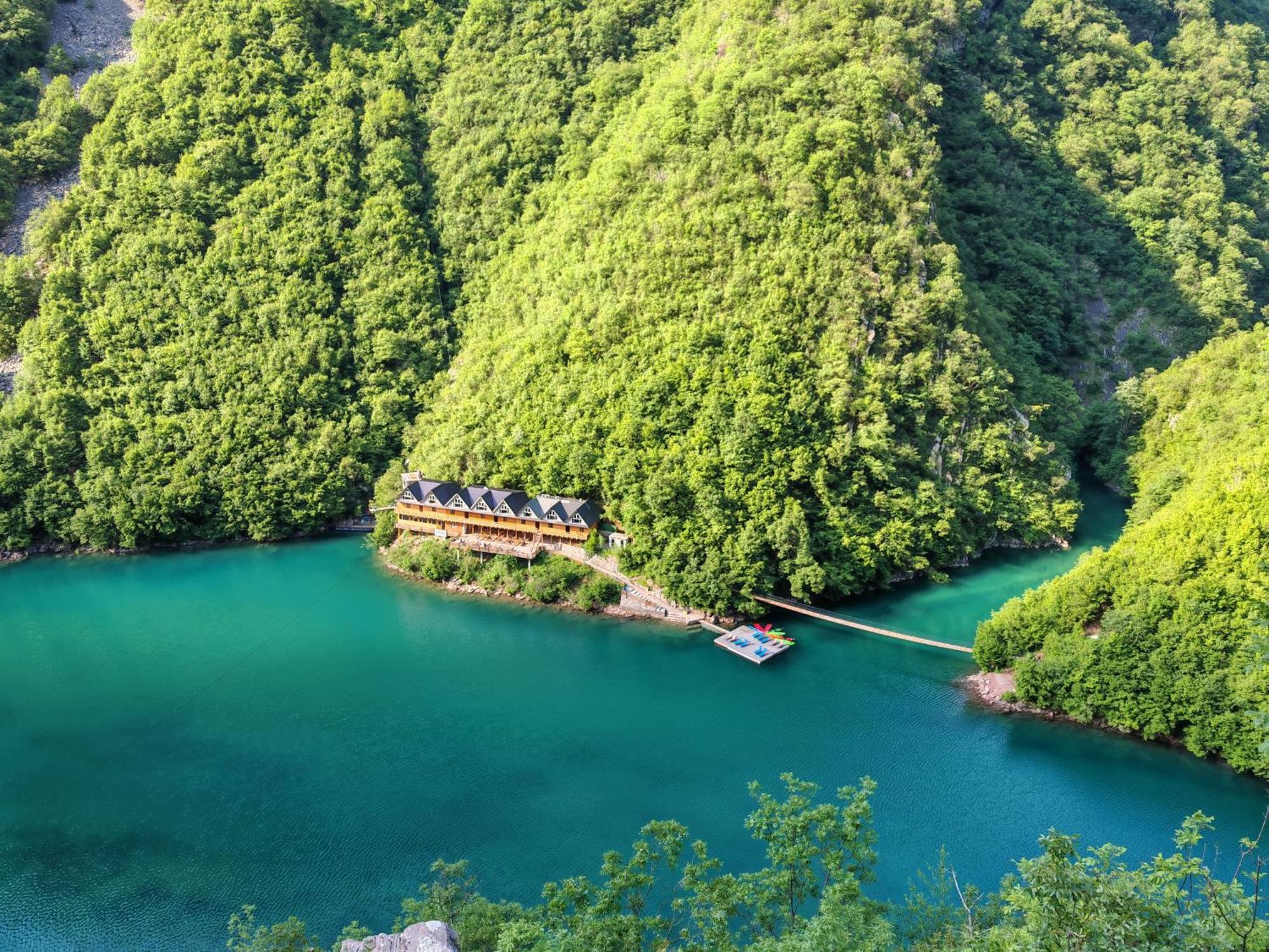 Riverside Komani Lake Kültér fotó